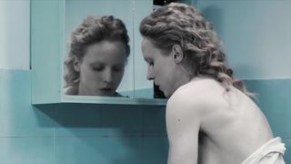 Julia Kijowska - Zjednoczone stany milosci (2016) celebs topless scenes