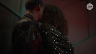 Karolina Gruszka, Oliwia Bosowska - Kod genetyczny s01e01-07 (2020) celeb topless scenes