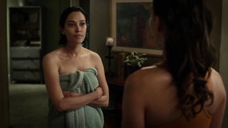Mishel Prada, Roberta Colindrez, Melissa Barrera - Vida s03e02 (2020) celebs topless scenes