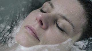 Rifka Lodeizen - Verdwijnen (2017) celebrity sex scenes