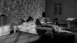 Luise Heyer - Harte (2015) celebs topless scenes