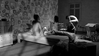 Luise Heyer - Harte (2015) celebs topless scenes