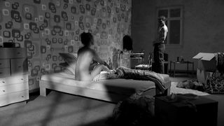 Luise Heyer - Harte (2015) celebs topless scenes