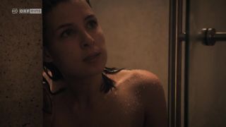 Martina Ebm - Vorstadtweiber s01e05 (2015) actress sexy scene