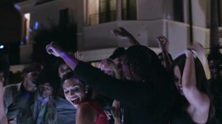 Taylor_Rhodenbaugh, Ella_Thomas nude - Ballers_s01e03 (2015)