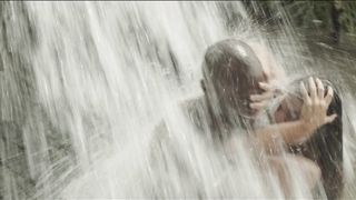 Adriana Ugarte_-_Palmeras_en_la_nieve (2015) Celebrity Sex Scene(on the beach)