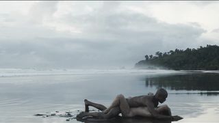 Adriana Ugarte_-_Palmeras_en_la_nieve (2015) Celebrity Sex Scene(on the beach)