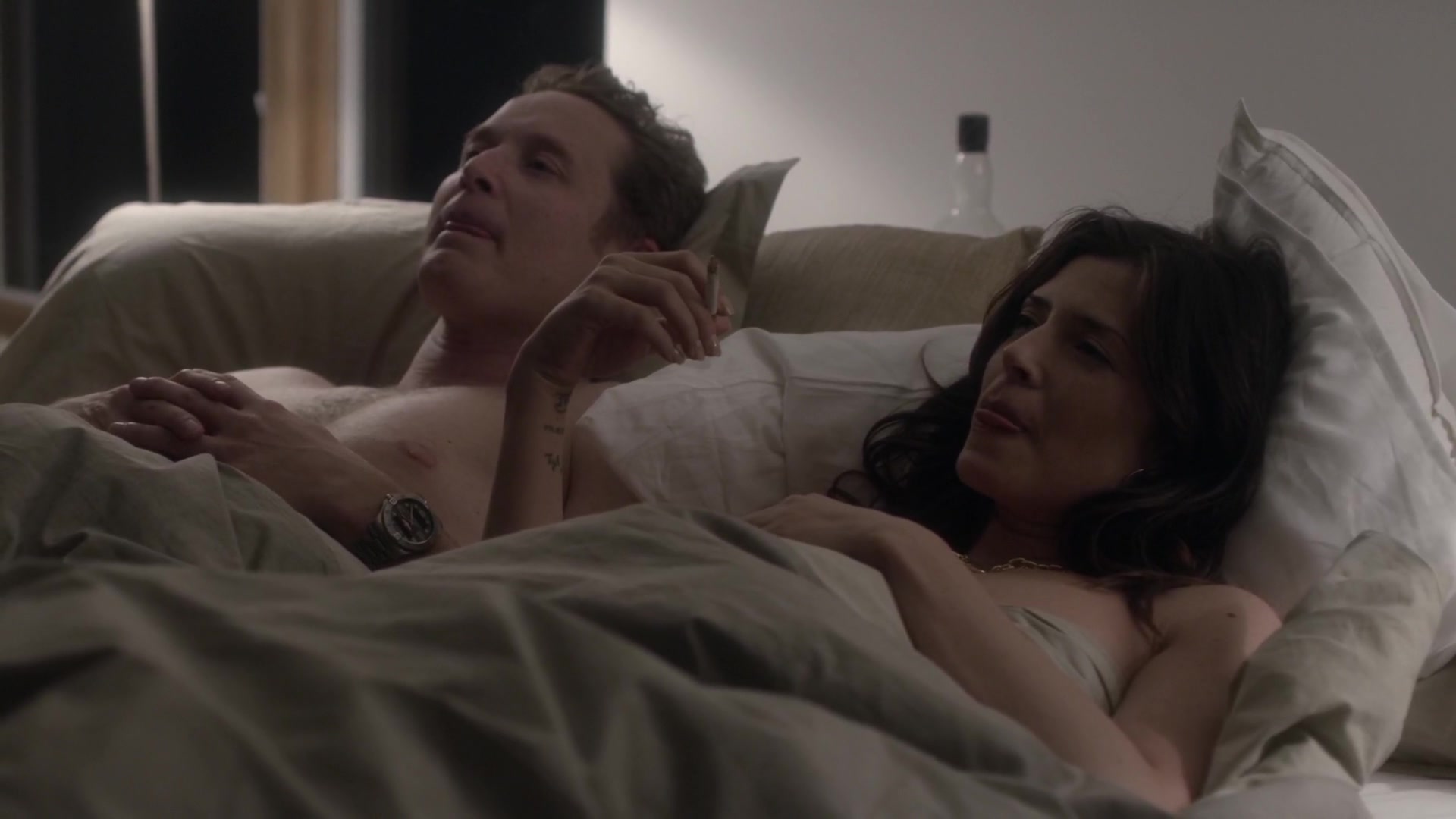 Cindy_Sampson_-_Rogue_s03e01 (2015)