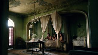 Jessica_Parker_Kennedy__Clara_Paget_-_Black_Sails_s02e05 (2015)
