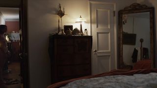 Gaby_Hoffmann__Alison_Sudol__Amy_Landecker_-_Transparent_s01e01 (2014)