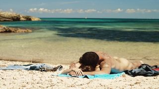 Kasia Smutniak, Carolina Crescentini - Allacciate le cinture (2014) celebs sexy video