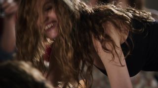 Laetitia Casta - Una Donna Per Amica (2014) actress hot scene