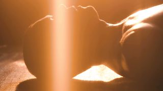 Jasmine Truong - Chuzaja vojna (2014) celebrity sexy video