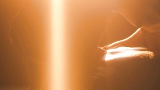 Jasmine Truong - Chuzaja vojna (2014) celebrity sexy video