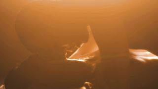 Jasmine Truong - Chuzaja vojna (2014) celebrity sexy video