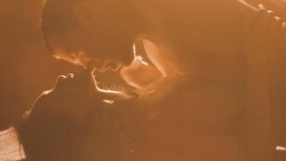 Jasmine Truong - Chuzaja vojna (2014) celebrity sexy video