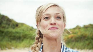 Julie Engelbrecht – Les vacances du petit Nicolas (2014) actress sexy video