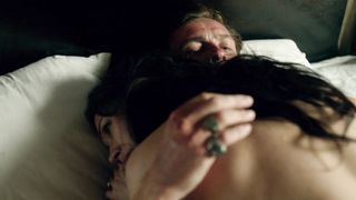 Louise Barnes, Jessica Parker Kennedy – Black Sails s01e04 (2014) celebs hot movie scene